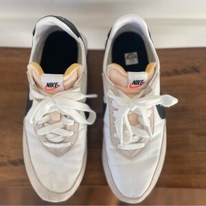 Boys size 6.5 Nike Waffle Debut.